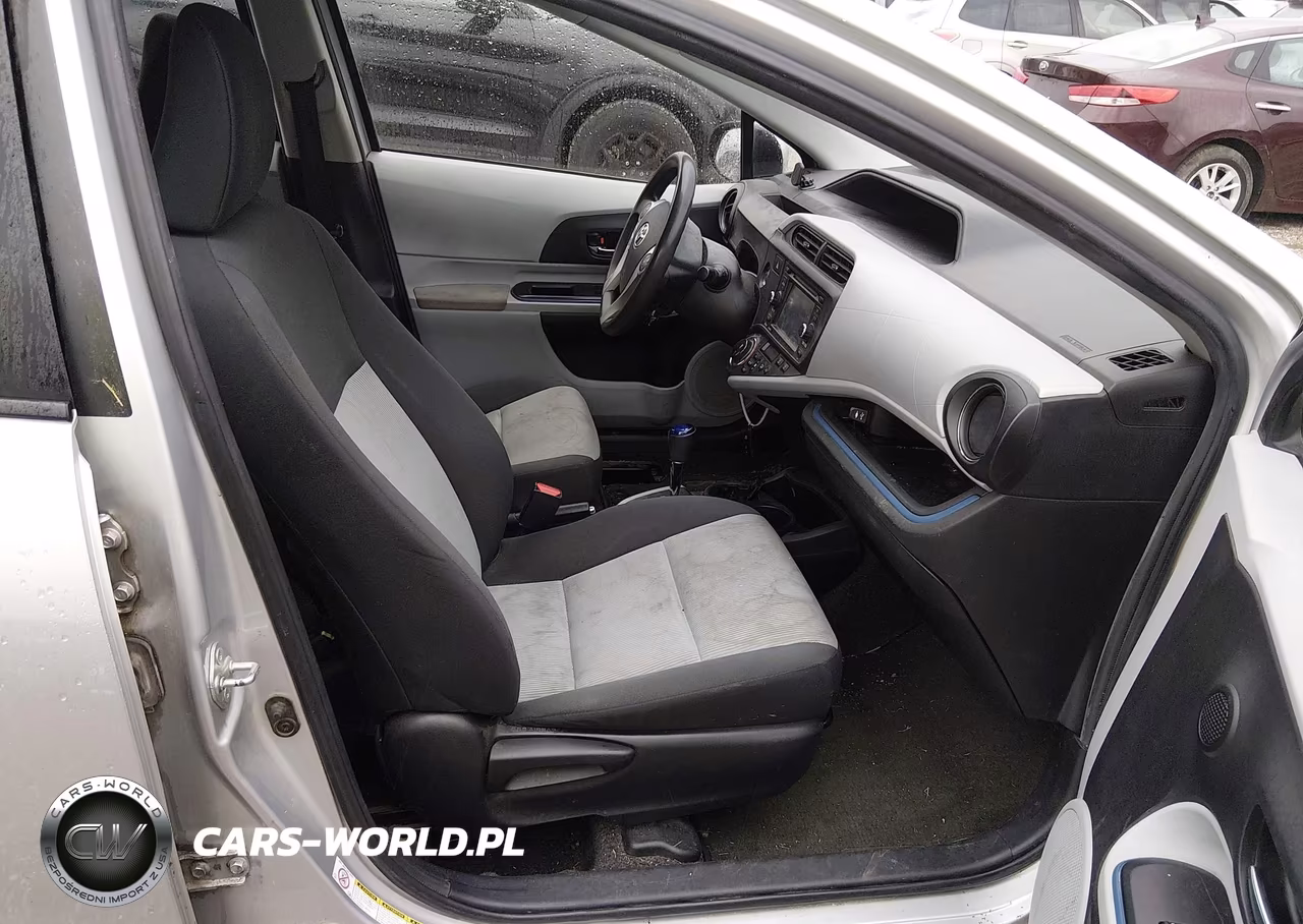 2012 Toyota Prius C Three VIN:JTDKDTB35C1501244 - 5