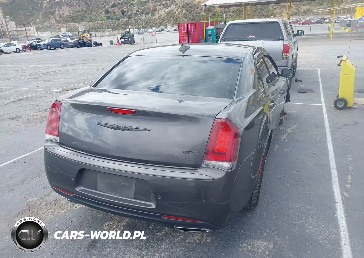 2022 Chrysler 300 Touring L VIN:2C3CCADG9NH190826 - 4