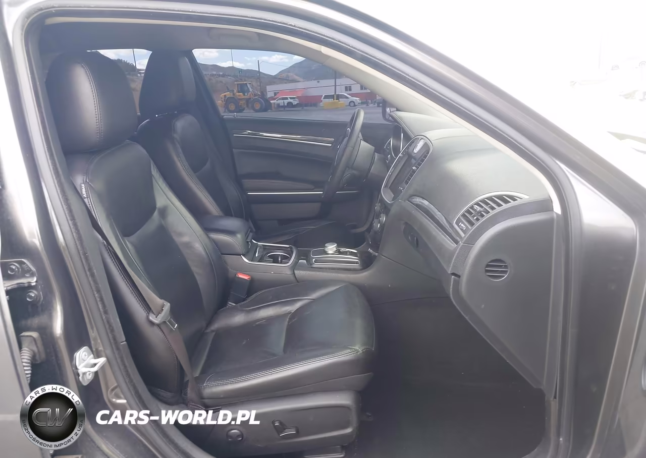 2022 Chrysler 300 Touring L VIN:2C3CCADG9NH190826 - 5