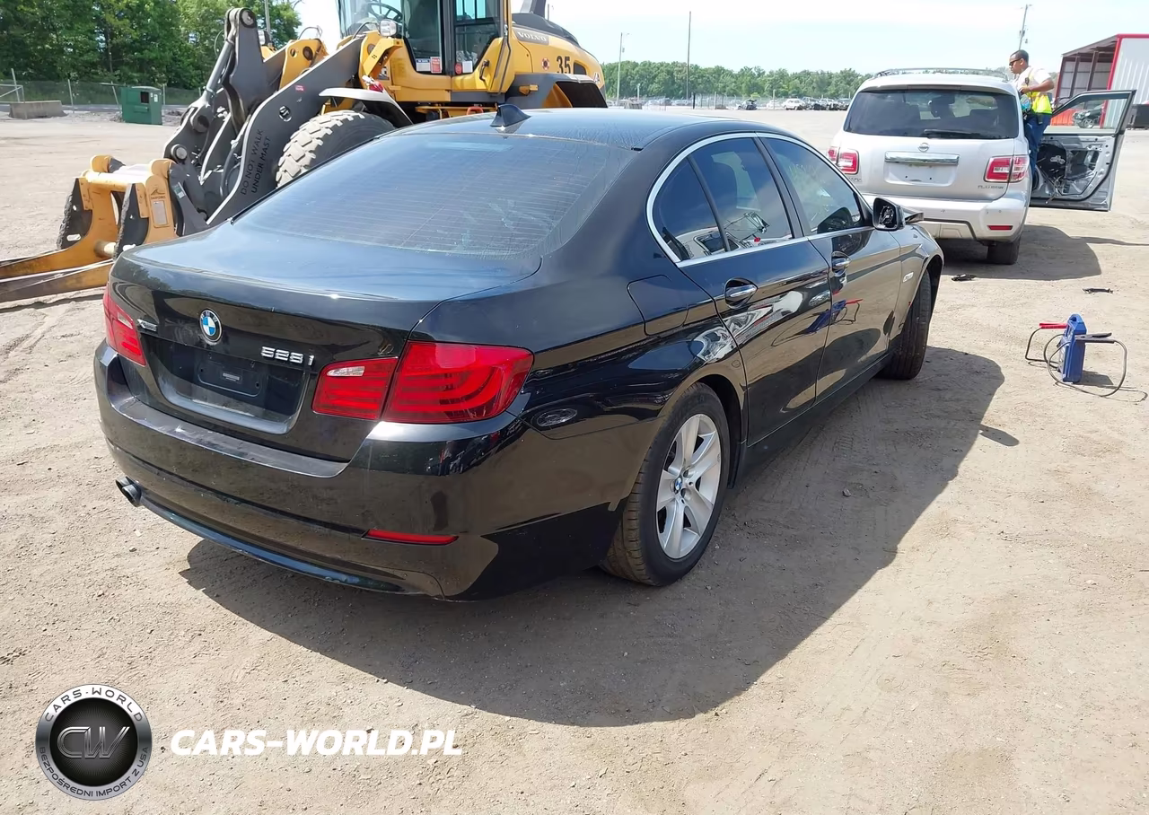 2013 BMW 528I xDrive VIN:WBAXH5C59DDW13662 - 4