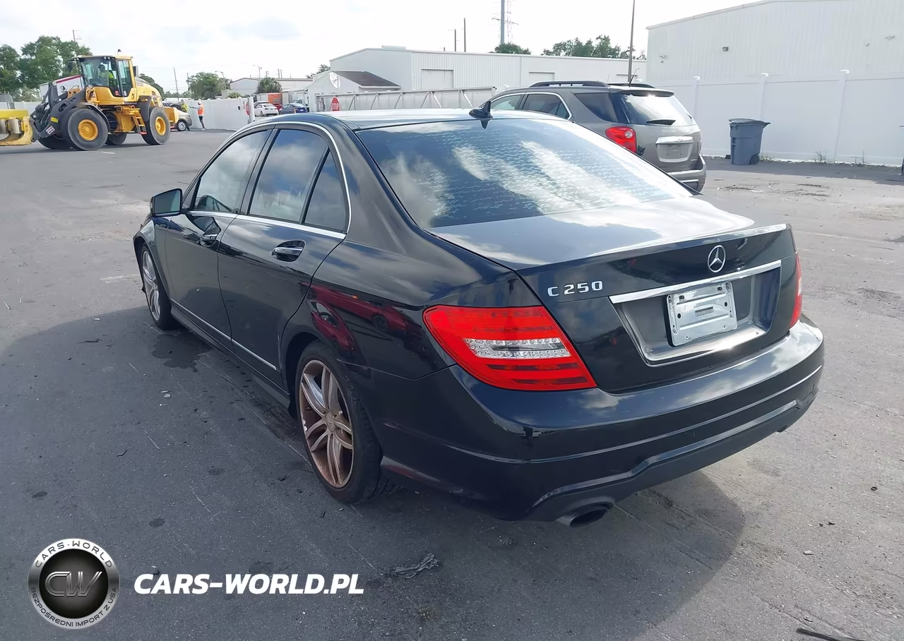 2013 Mercedes-Benz C 250 Sport VIN:WDDGF4HBXDR247382 - 3