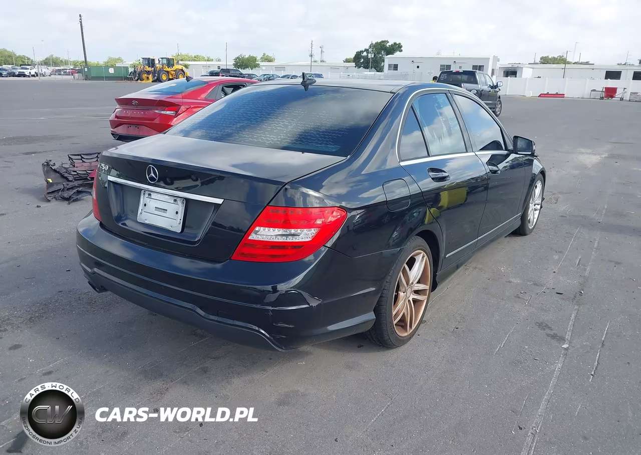 2013 Mercedes-Benz C 250 Sport VIN:WDDGF4HBXDR247382 - 4