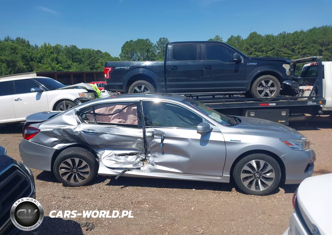 2017 Honda Accord Hybrid Touring VIN:JHMCR6F78HC017647 - 13