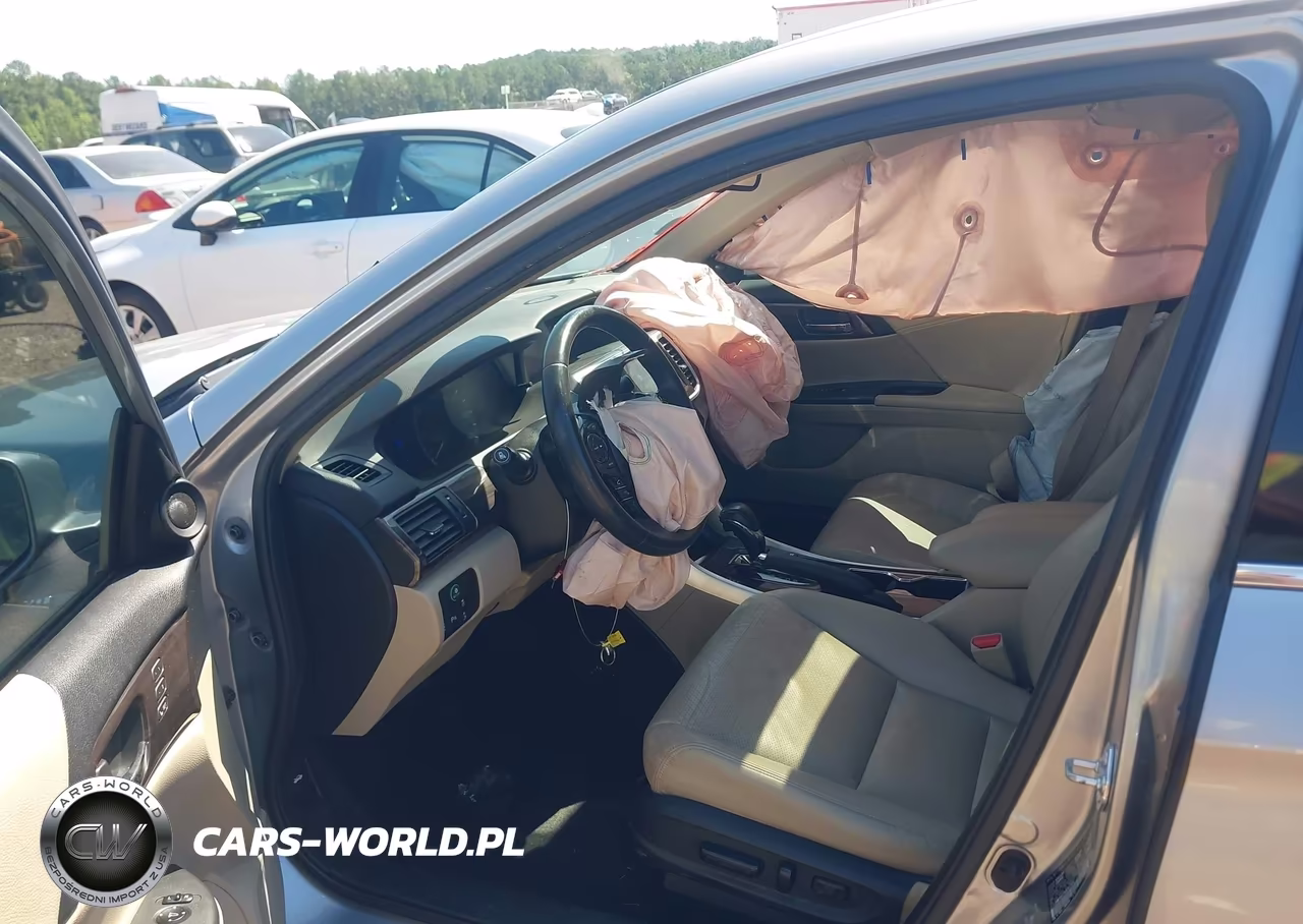 2017 Honda Accord Hybrid Touring VIN:JHMCR6F78HC017647 - 5