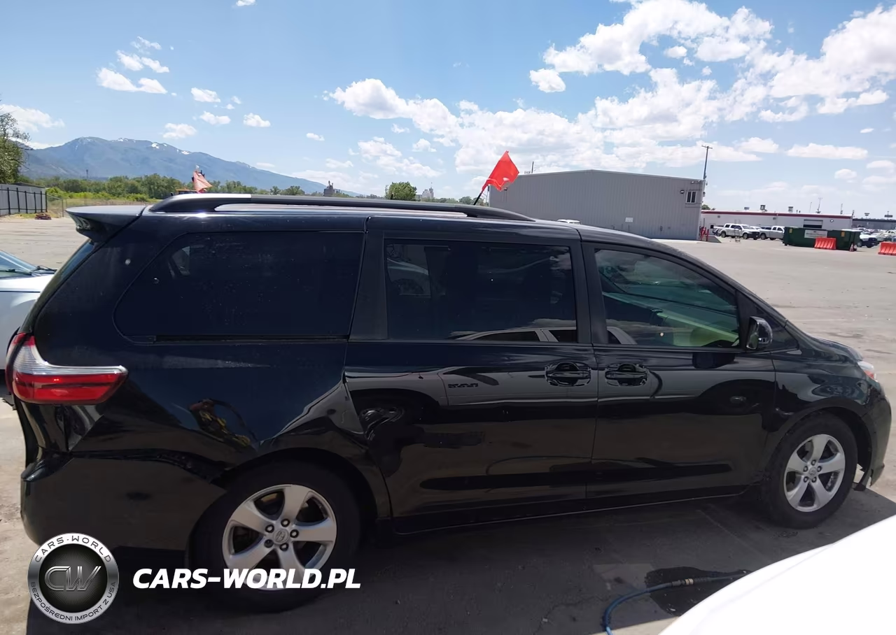 2015 Toyota Sienna Le 8 Passenger VIN:5TDKK3DCXFS572417 - 13