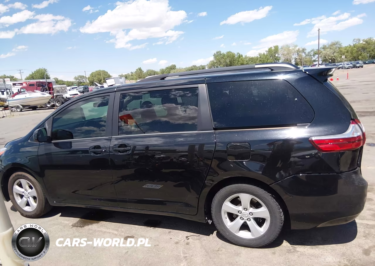 2015 Toyota Sienna Le 8 Passenger VIN:5TDKK3DCXFS572417 - 14