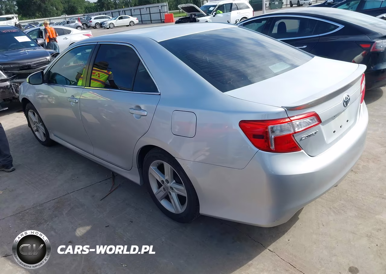 2014 Toyota Camry Se VIN:4T1BF1FK1EU404720 - 3