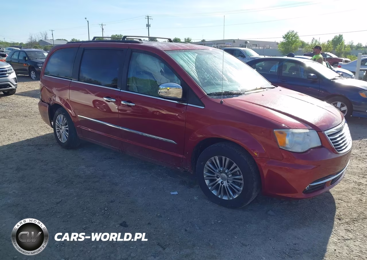 2013 Chrysler Town & Country Touring-L – zdjęcie 1 z 16