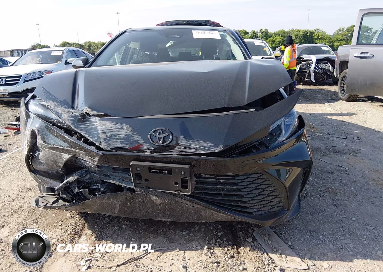 2025 Toyota Camry Le VIN:4T1DBADK9SU516913 - 13