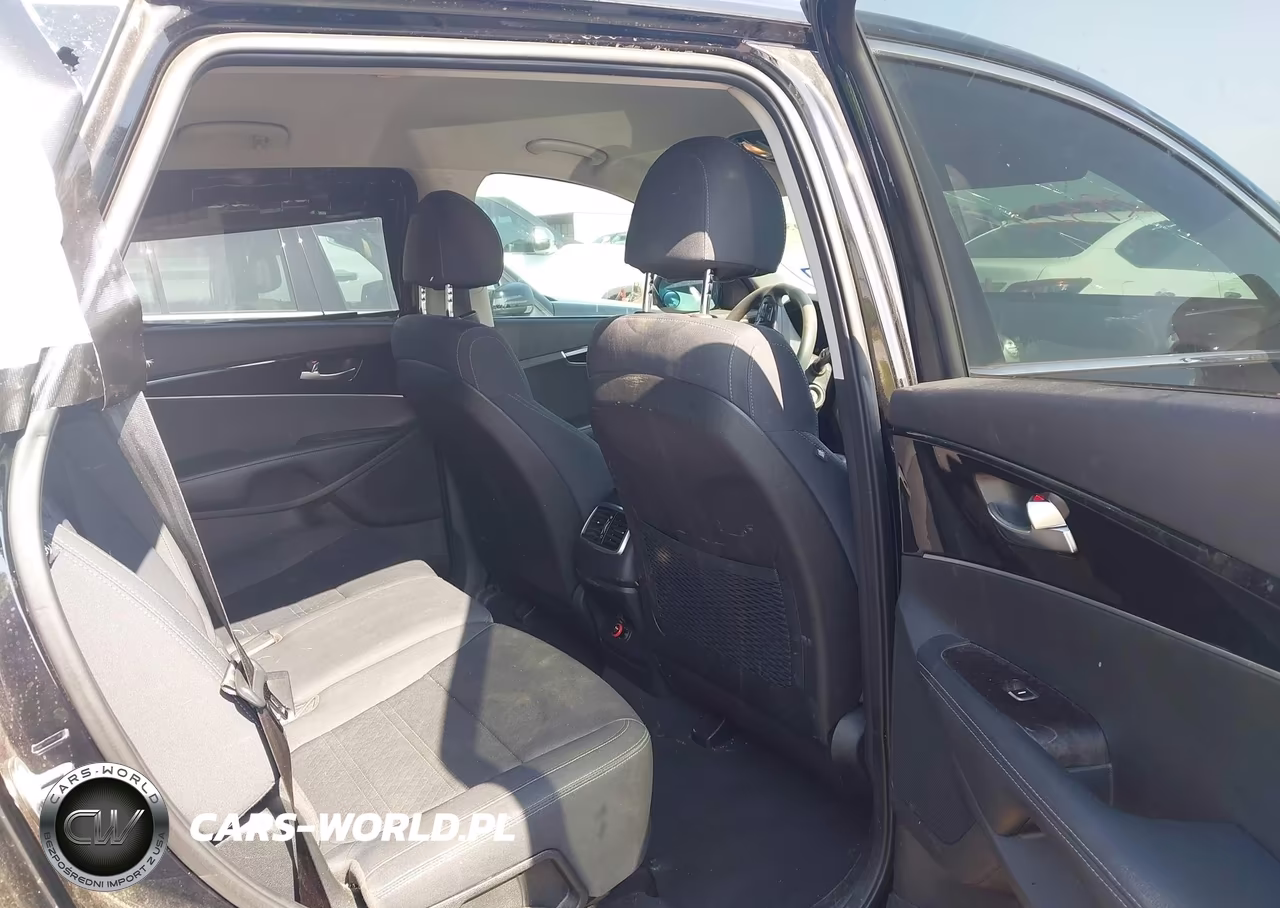 2018 Kia Sorento 2.4L L VIN:5XYPG4A37JG418612 - 8