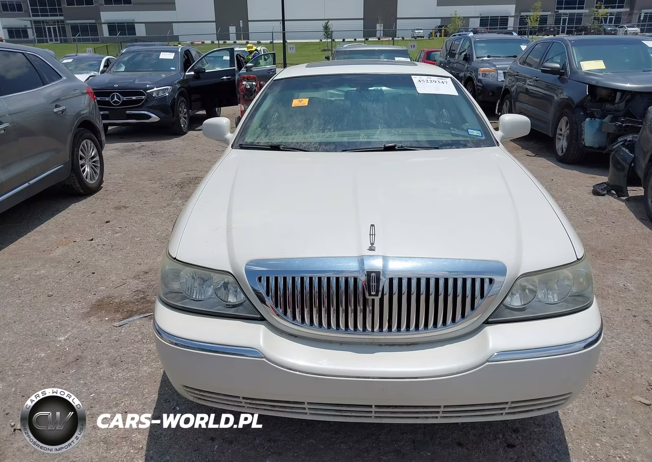 2005 Lincoln Town Car Signature Limited VIN:1LNHM82W35Y615590 - 12