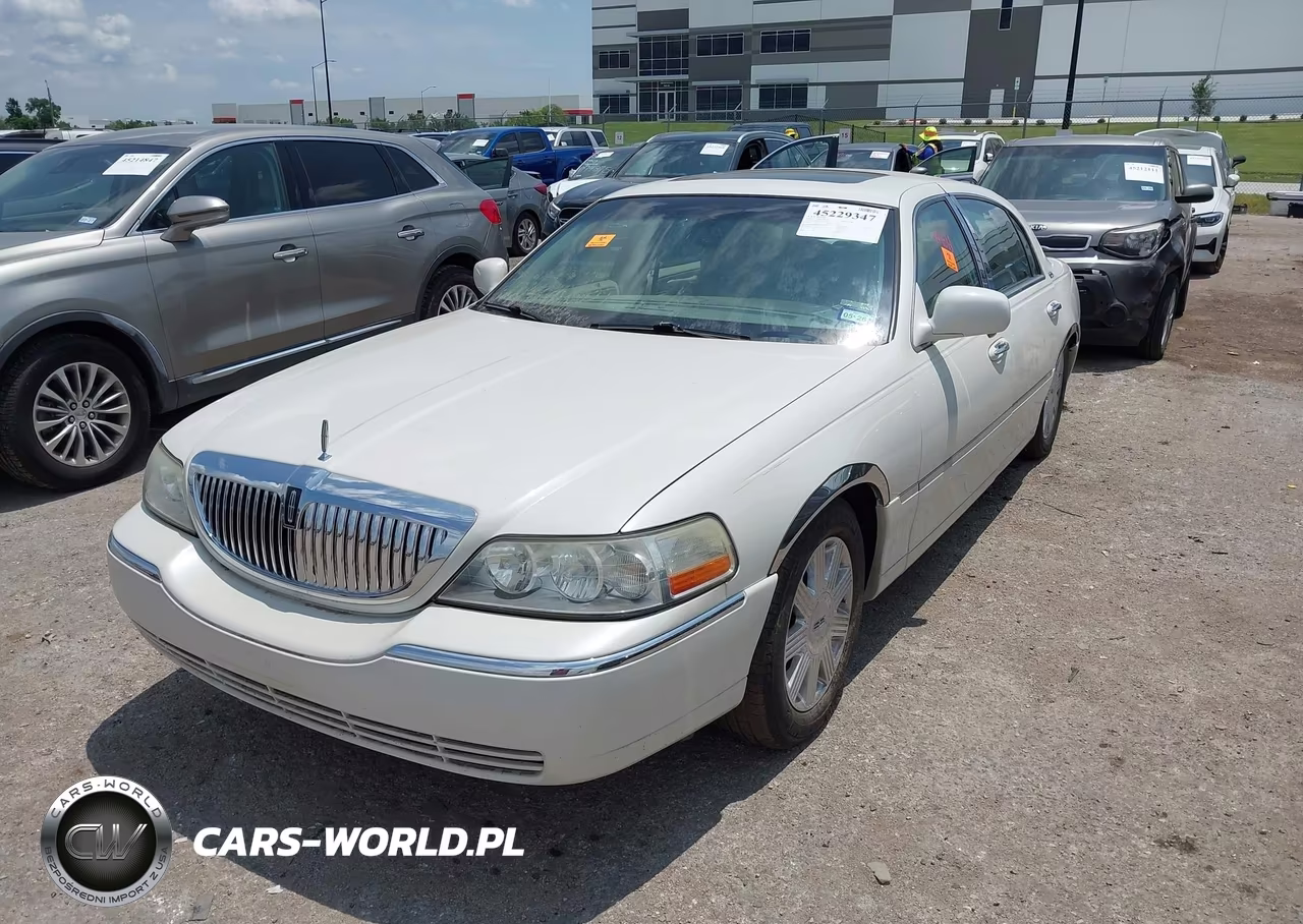 2005 Lincoln Town Car Signature Limited VIN:1LNHM82W35Y615590 - 2