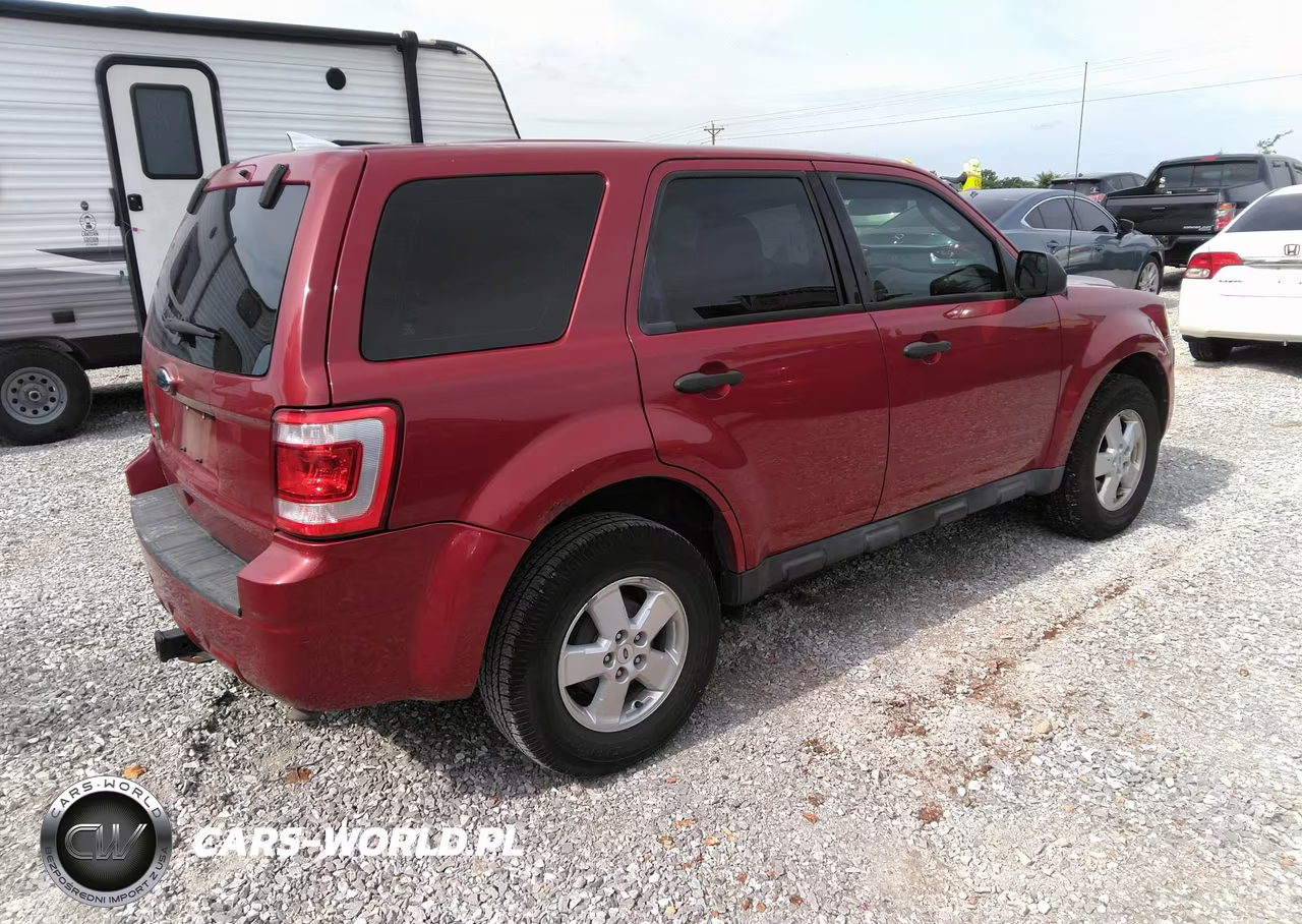 2010 Ford Escape Xls VIN:1FMCU0C70AKB90670 - 4