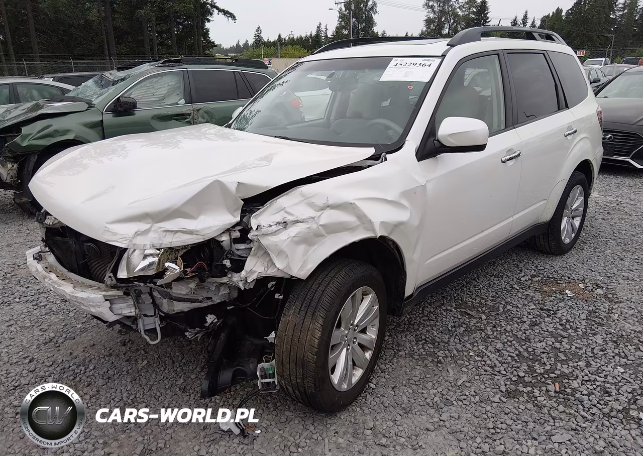2013 Subaru Forester 2.5X Premium VIN:JF2SHADCXDH435774 - 2
