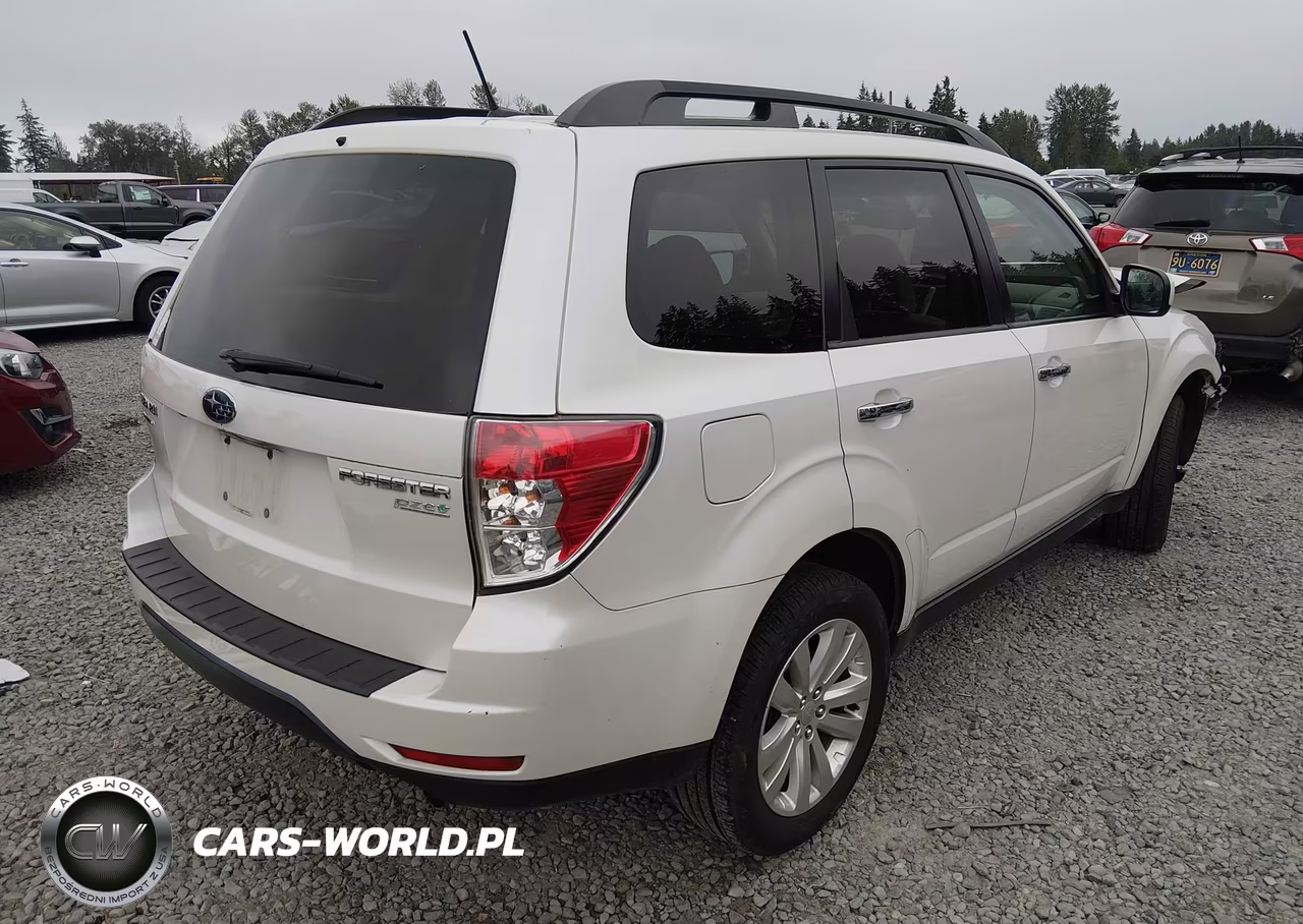 2013 Subaru Forester 2.5X Premium VIN:JF2SHADCXDH435774 - 4