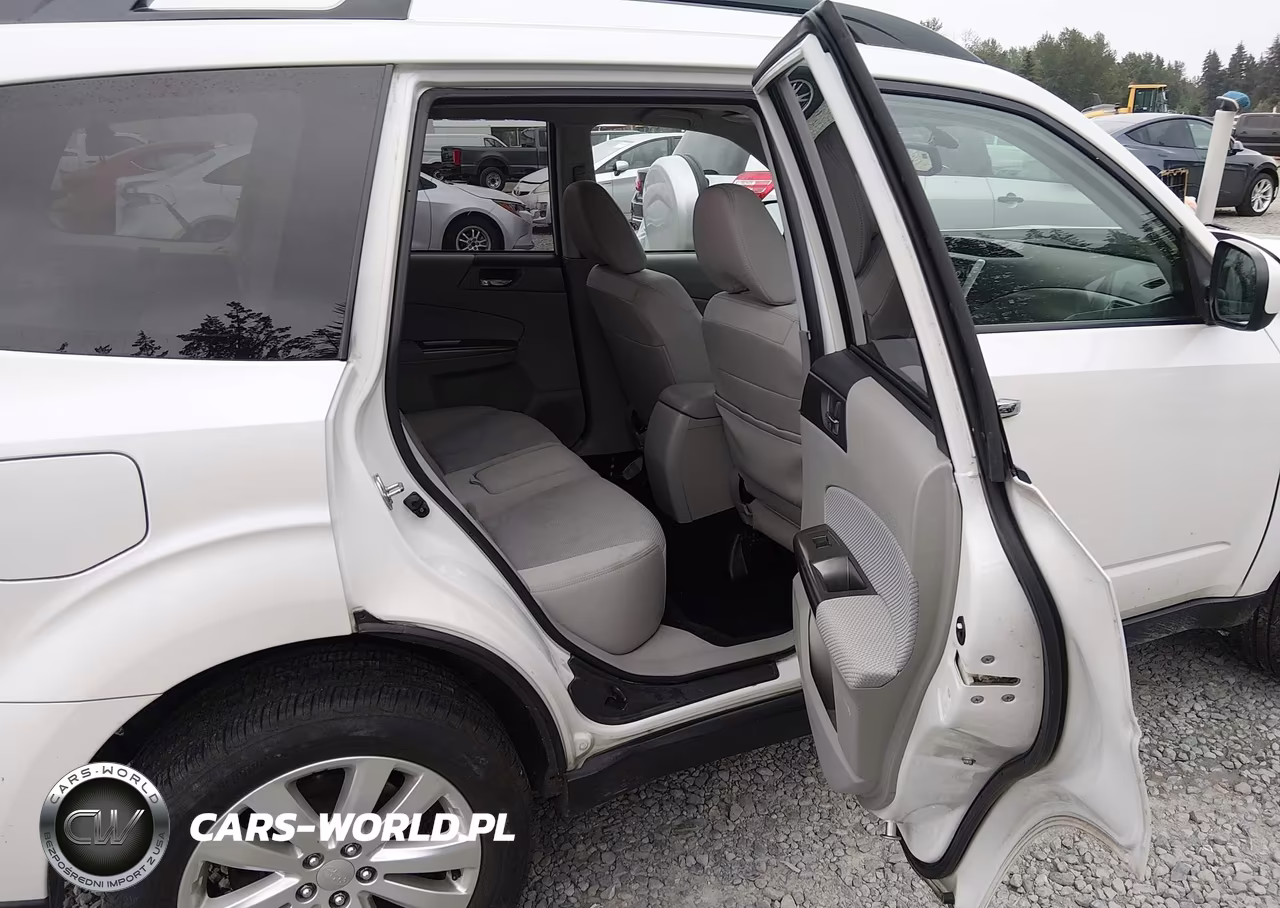2013 Subaru Forester 2.5X Premium VIN:JF2SHADCXDH435774 - 8