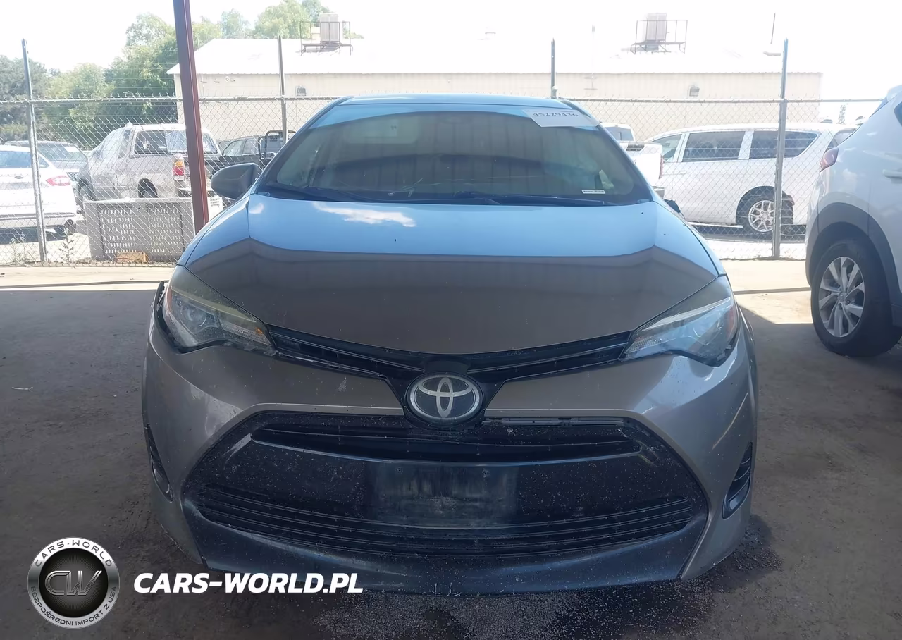 2018 Toyota Corolla Le VIN:5YFBURHE0JP755545 - 12