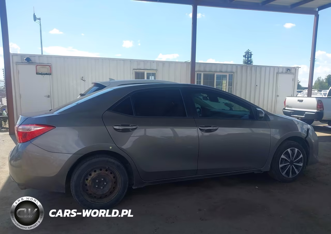 2018 Toyota Corolla Le VIN:5YFBURHE0JP755545 - 13