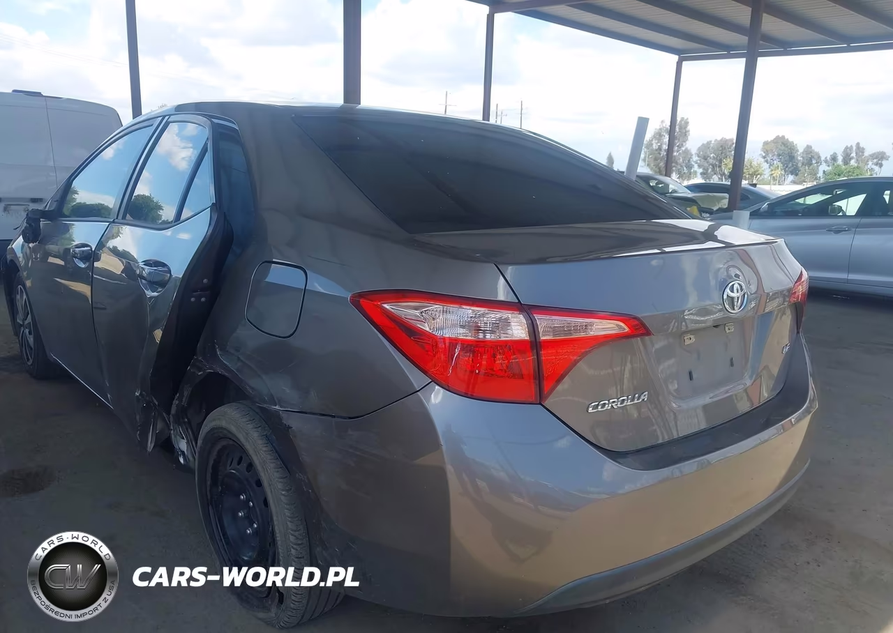 2018 Toyota Corolla Le VIN:5YFBURHE0JP755545 - 3