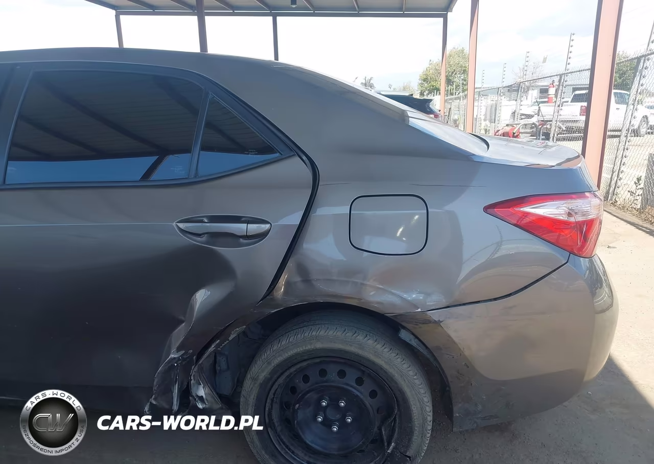 2018 Toyota Corolla Le VIN:5YFBURHE0JP755545 - 6
