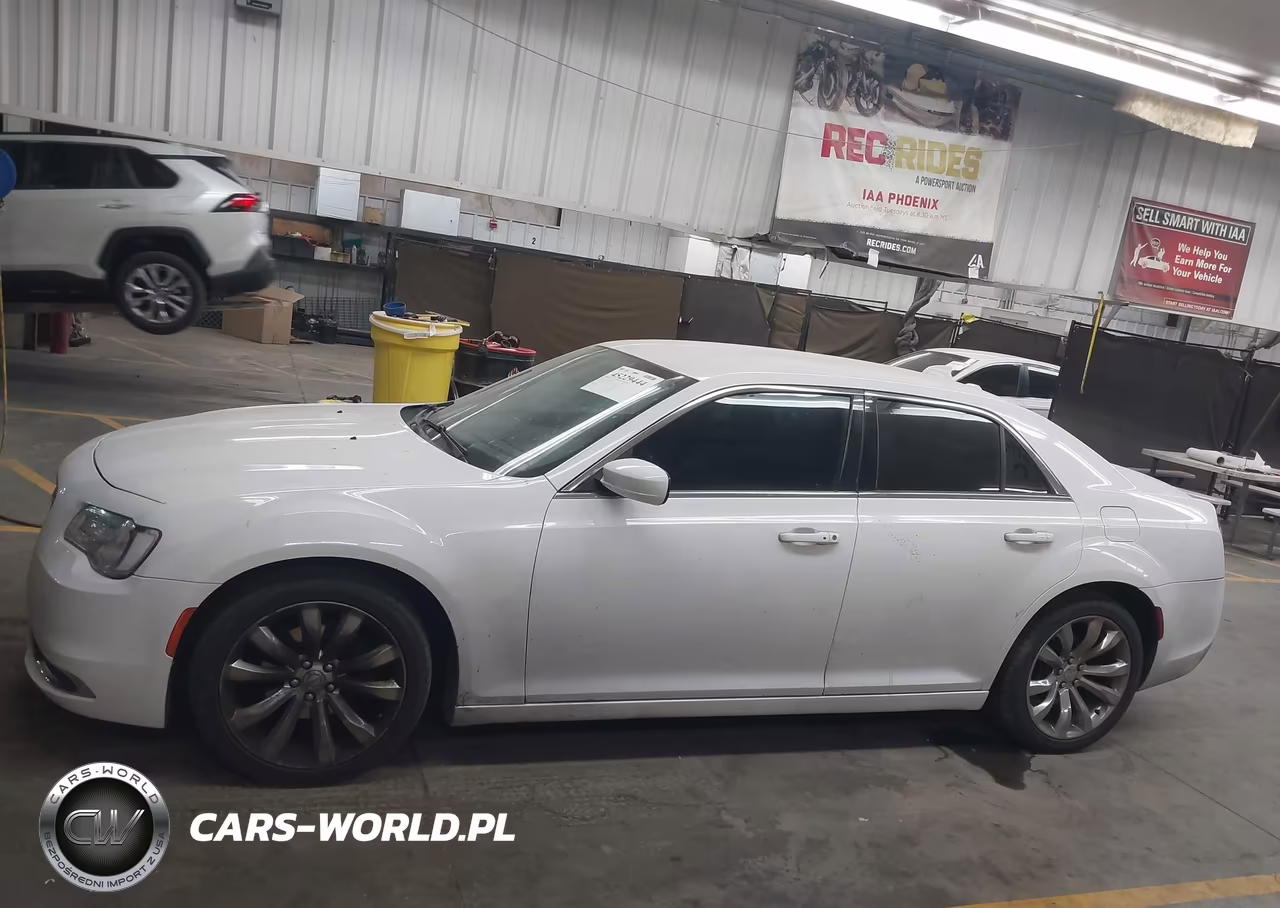 2017 Chrysler 300 Limited VIN:2C3CCAAG3HH663791 - 14