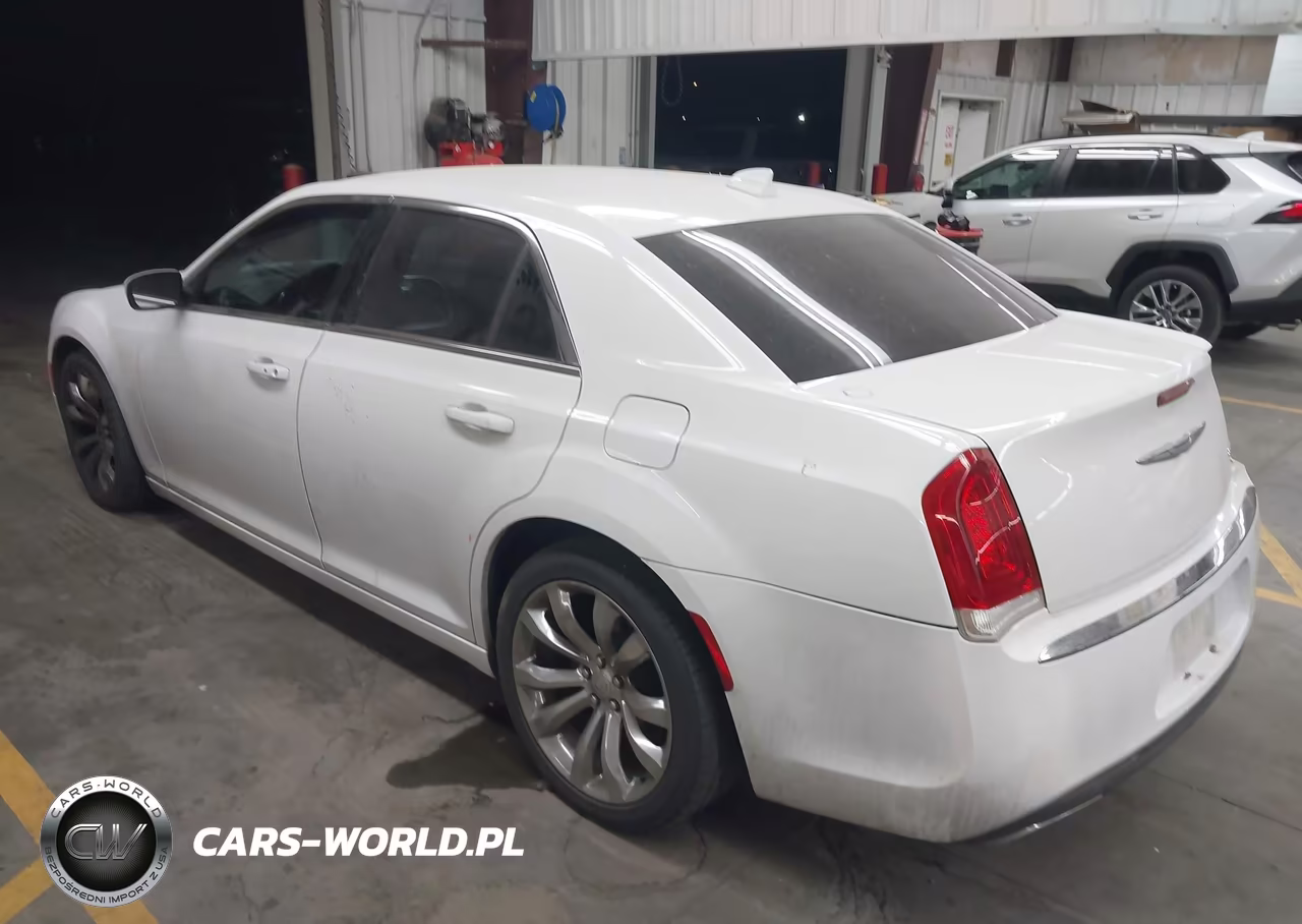 2017 Chrysler 300 Limited VIN:2C3CCAAG3HH663791 - 3