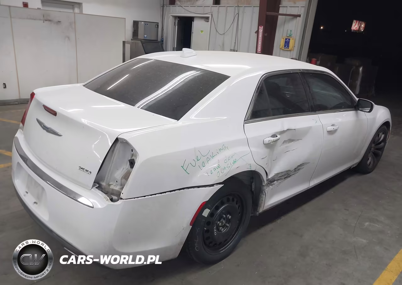 2017 Chrysler 300 Limited VIN:2C3CCAAG3HH663791 - 4