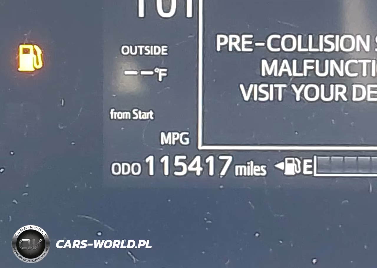 2018 Toyota Prius C Two VIN:JTDKDTB36J1600748 - 15