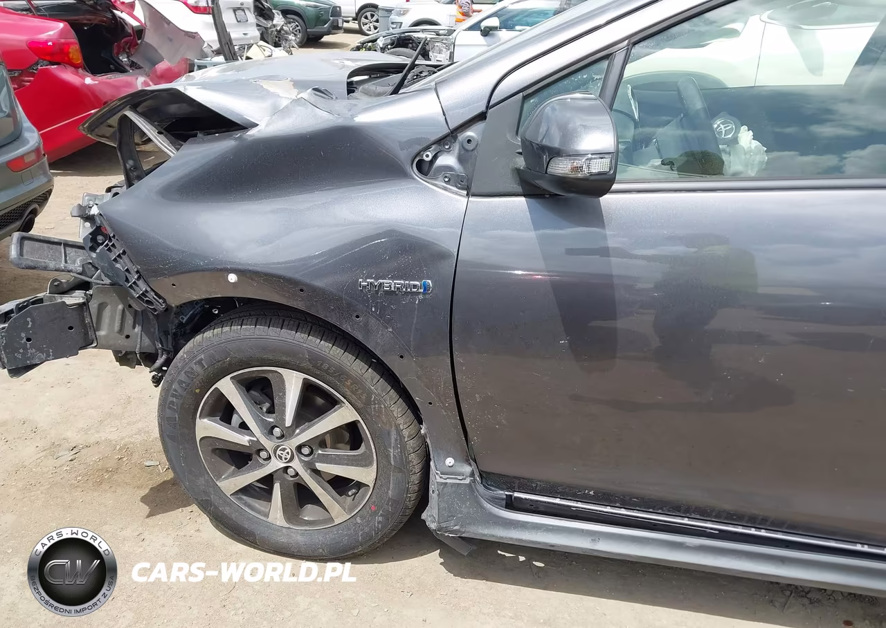 2018 Toyota Prius C Two VIN:JTDKDTB36J1600748 - 19