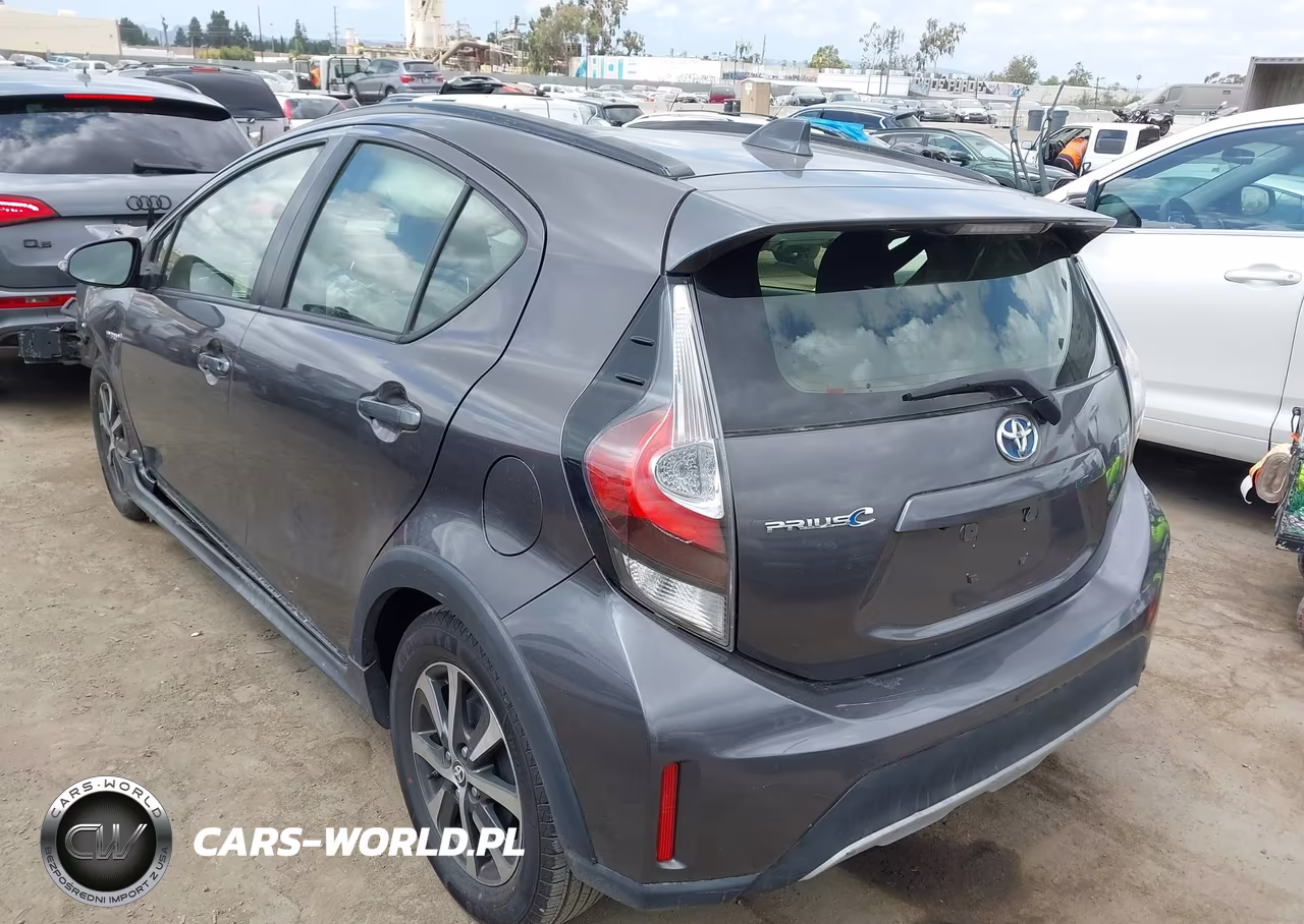 2018 Toyota Prius C Two VIN:JTDKDTB36J1600748 - 3
