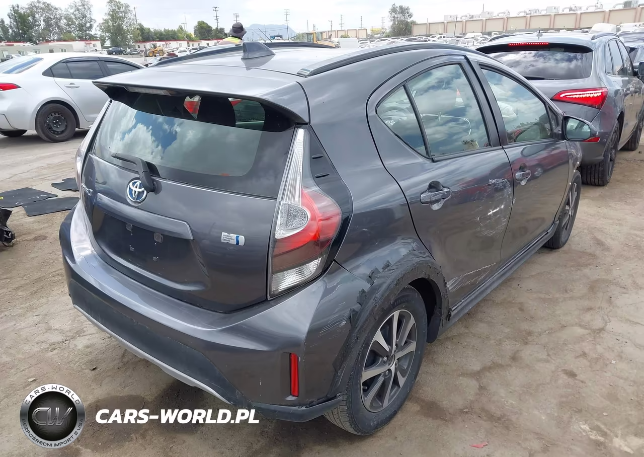 2018 Toyota Prius C Two VIN:JTDKDTB36J1600748 - 4