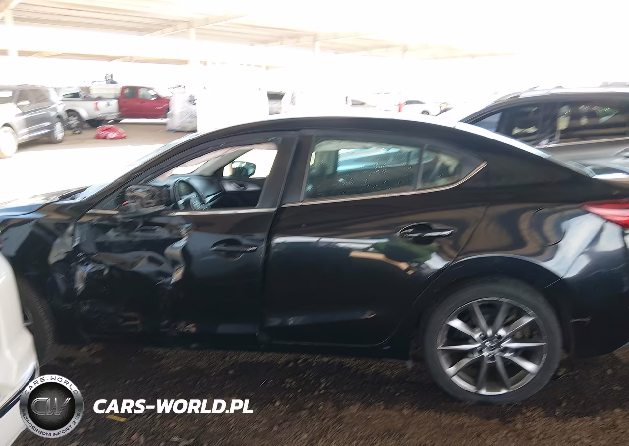2018 Mazda Mazda3 Touring VIN:3MZBN1V39JM253185 - 14