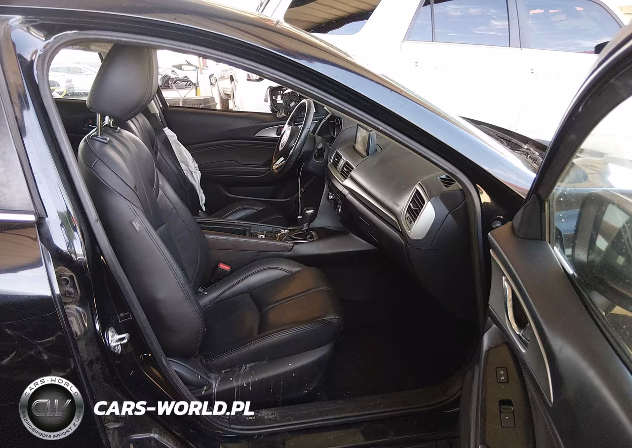2018 Mazda Mazda3 Touring VIN:3MZBN1V39JM253185 - 5
