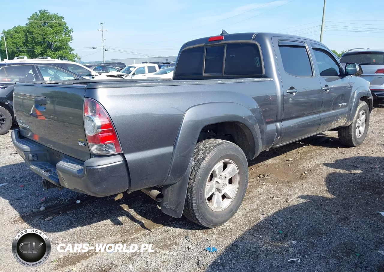 2013 Toyota Tacoma Base V6 VIN:5TFMU4FN9DX018641 - 4