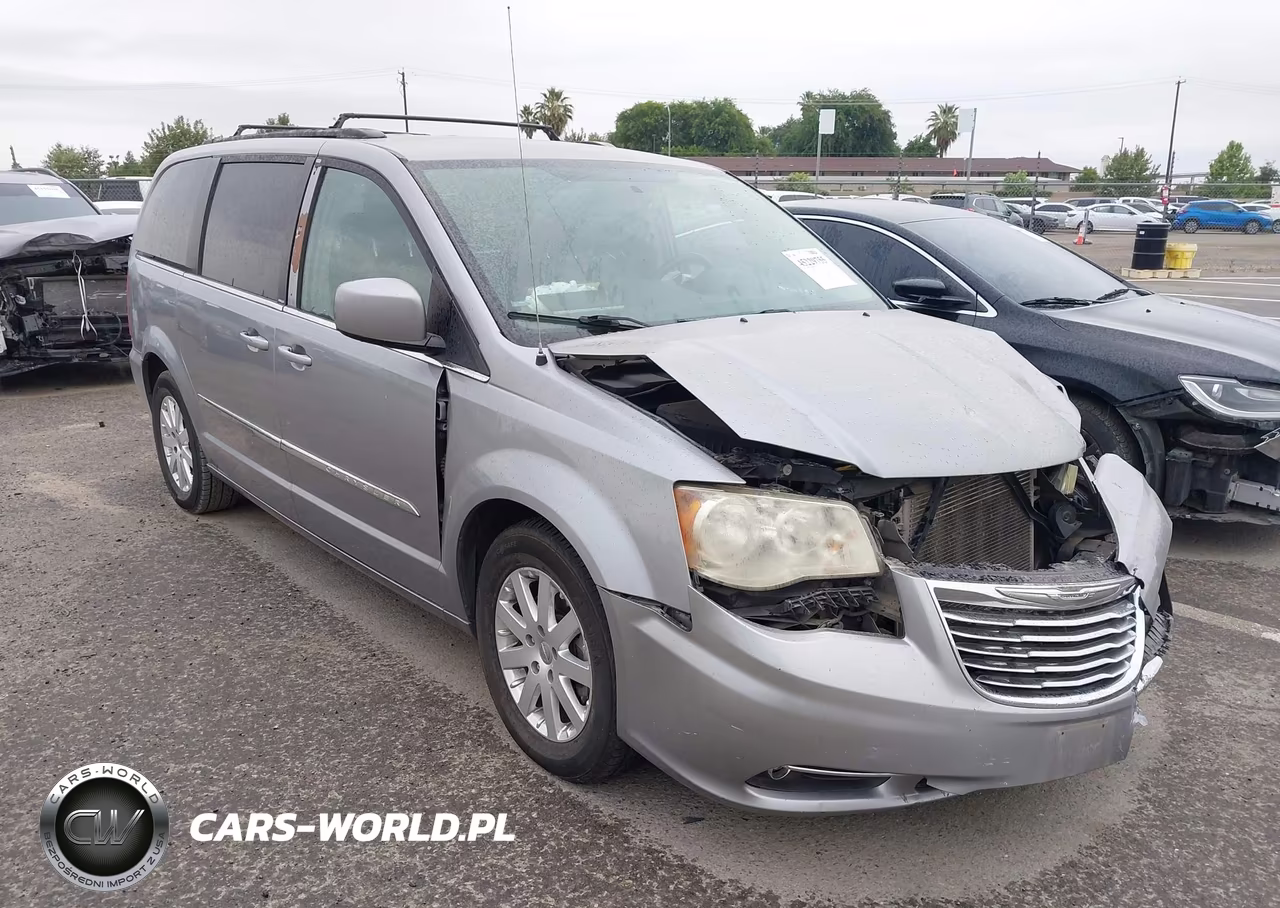 2013 Chrysler Town & Country Touring – zdjęcie 1 z 18