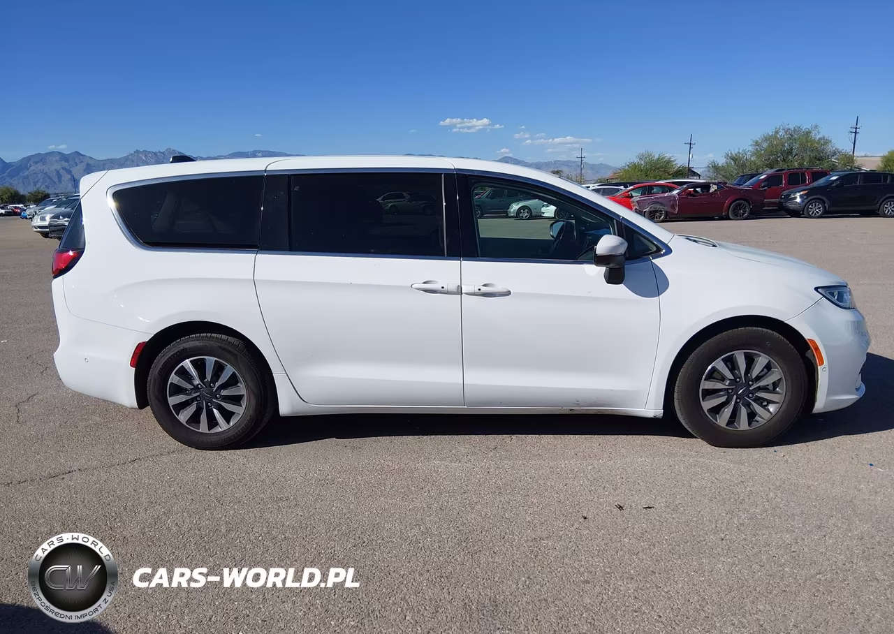 2023 Chrysler Pacifica Hybrid Touring L VIN:2C4RC1L75PR572761 - 13
