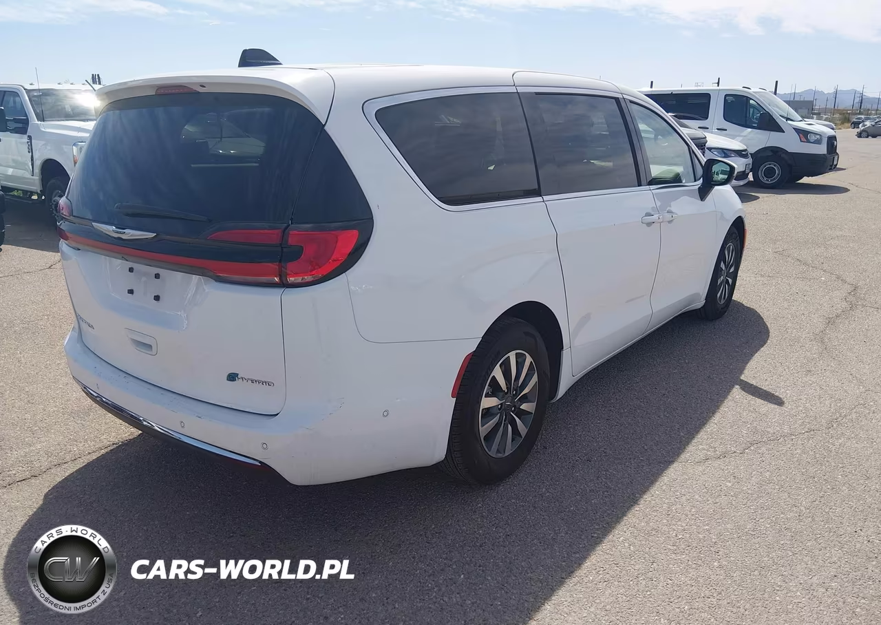 2023 Chrysler Pacifica Hybrid Touring L VIN:2C4RC1L75PR572761 - 4