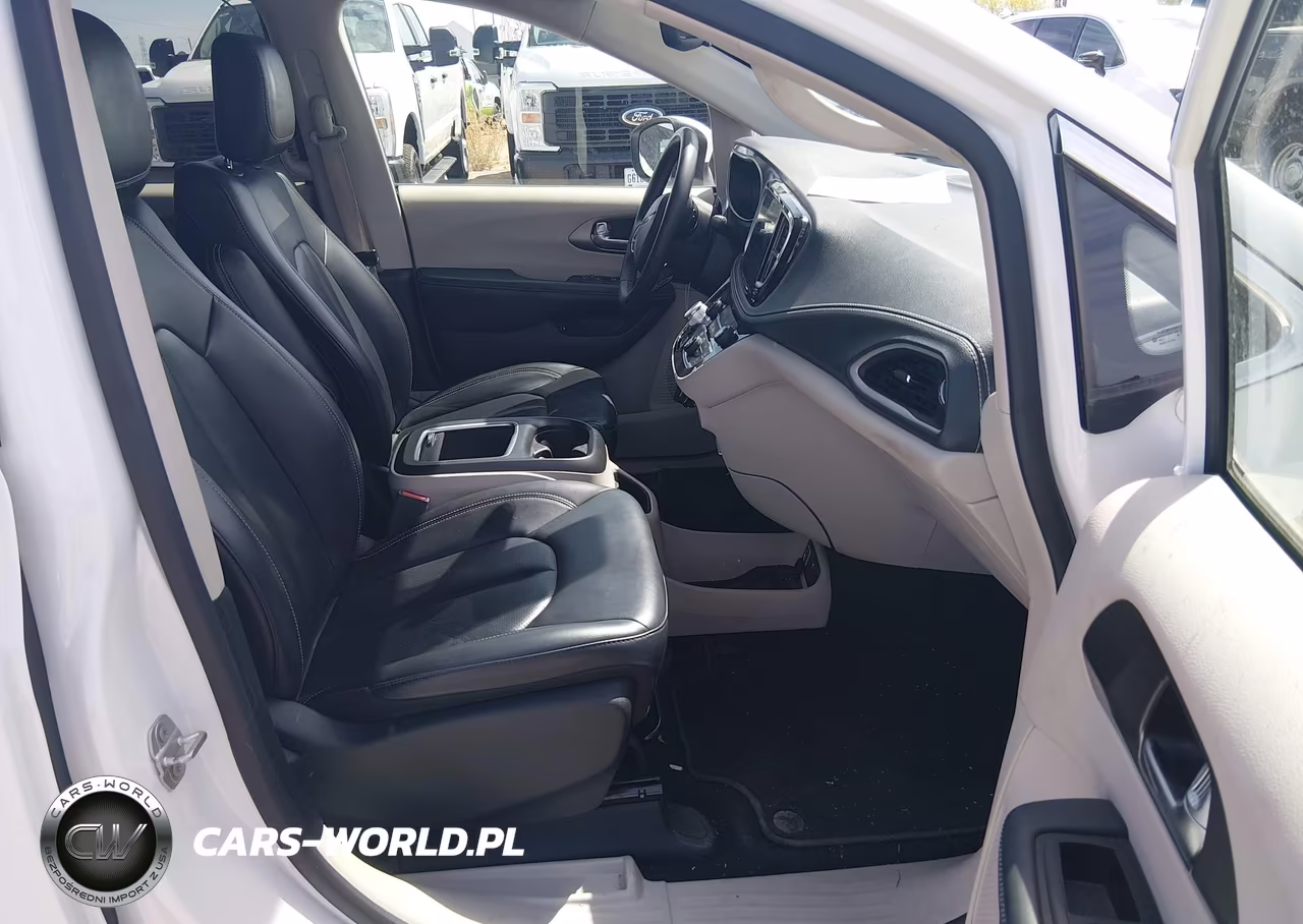2023 Chrysler Pacifica Hybrid Touring L VIN:2C4RC1L75PR572761 - 5