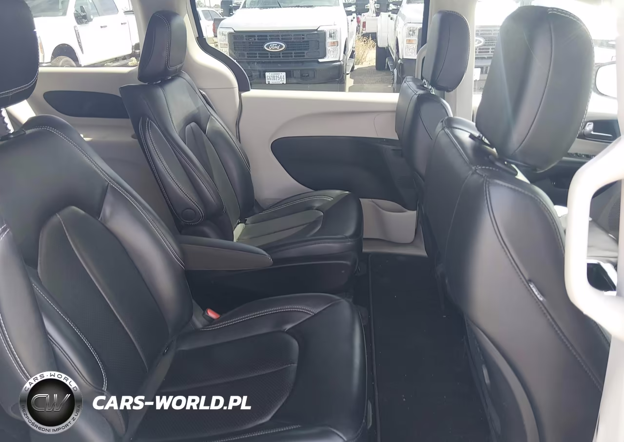 2023 Chrysler Pacifica Hybrid Touring L VIN:2C4RC1L75PR572761 - 8