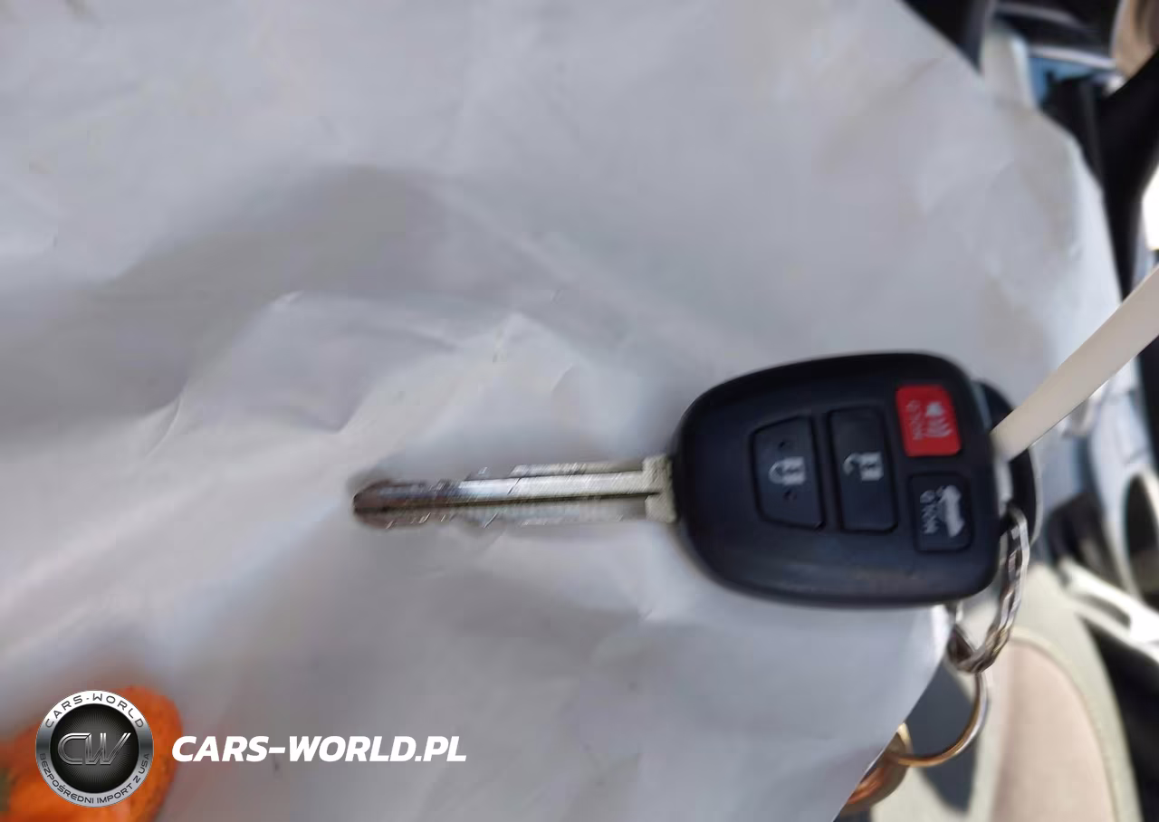 2018 Toyota Corolla Le VIN:5YFBURHE6JP808667 - 11