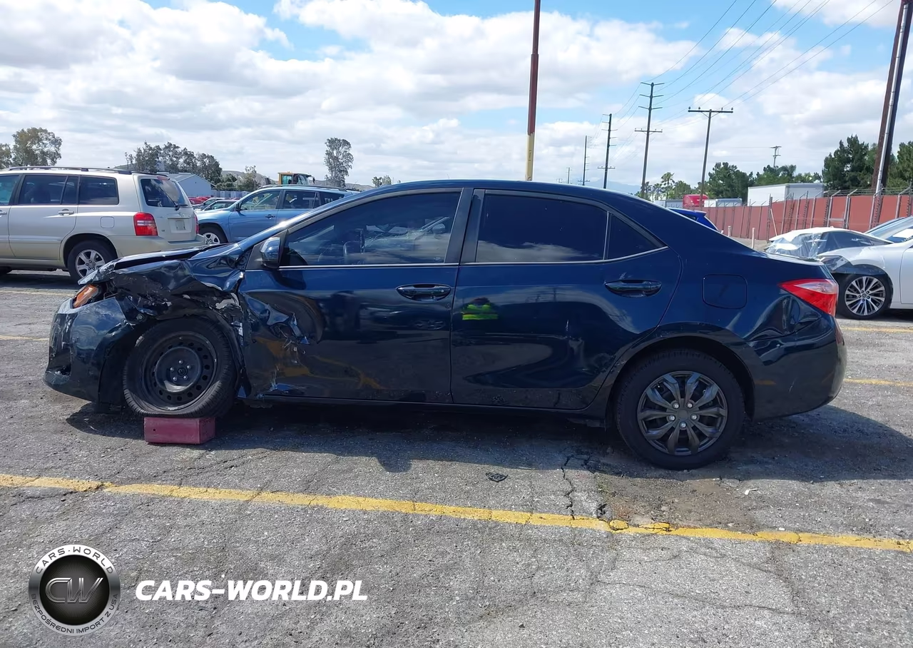 2018 Toyota Corolla Le VIN:5YFBURHE6JP808667 - 15
