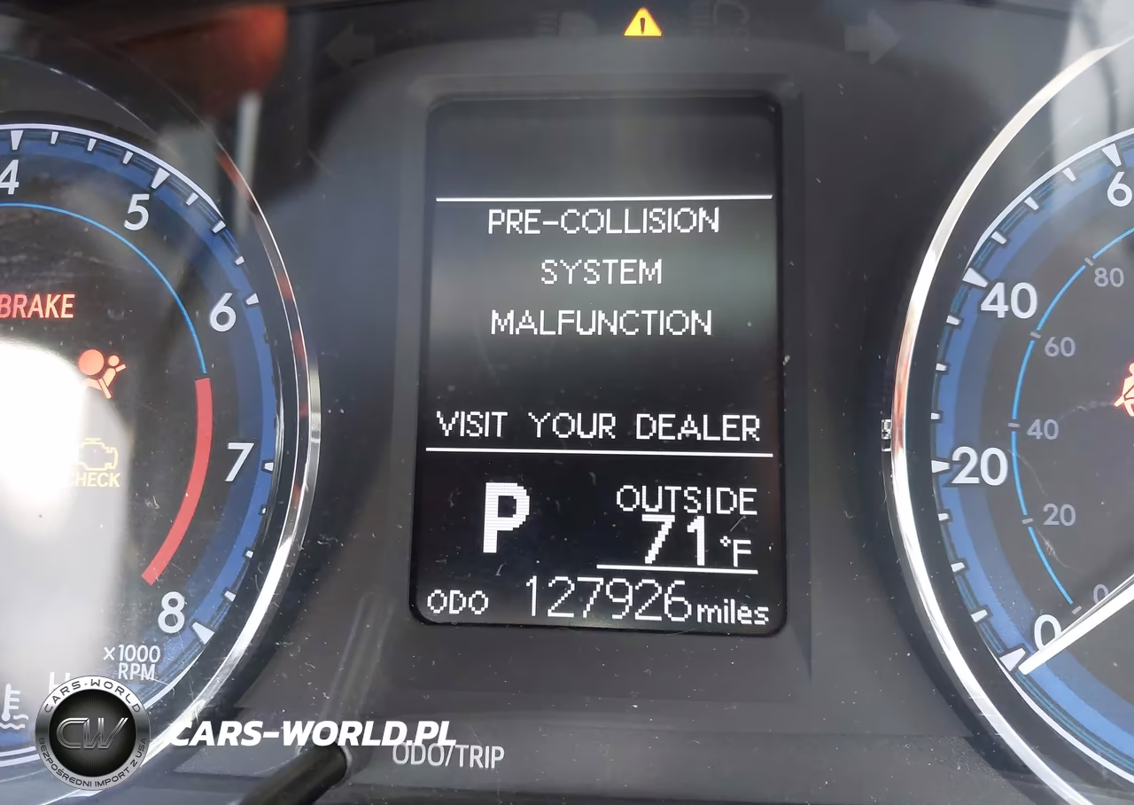 2018 Toyota Corolla Le VIN:5YFBURHE6JP808667 - 16