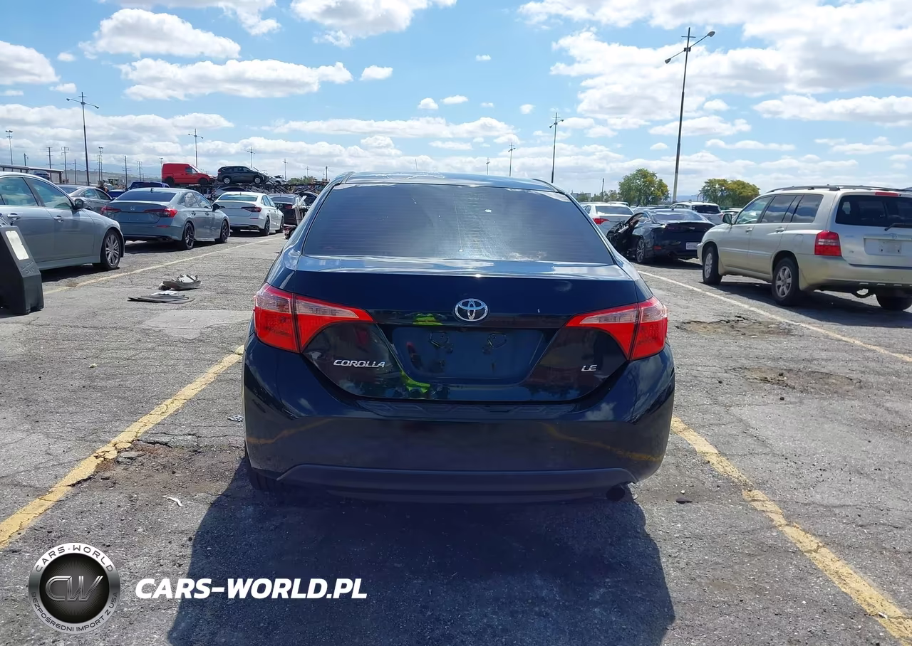 2018 Toyota Corolla Le VIN:5YFBURHE6JP808667 - 17