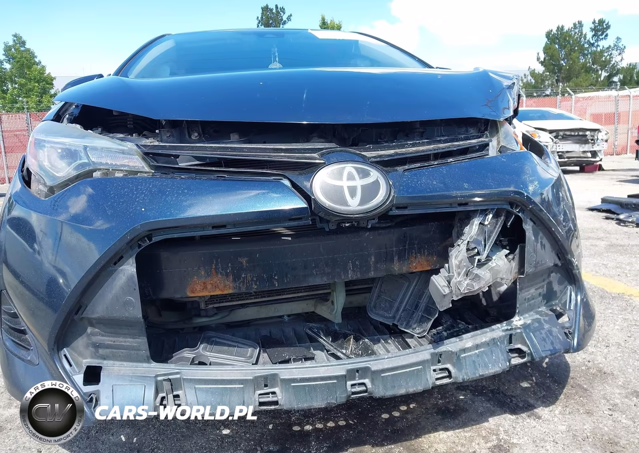 2018 Toyota Corolla Le VIN:5YFBURHE6JP808667 - 18