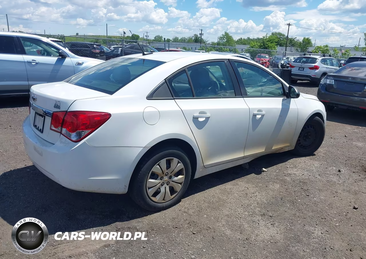 2013 Chevrolet Cruze Ls Auto VIN:1G1PA5SG5D7182660 - 4