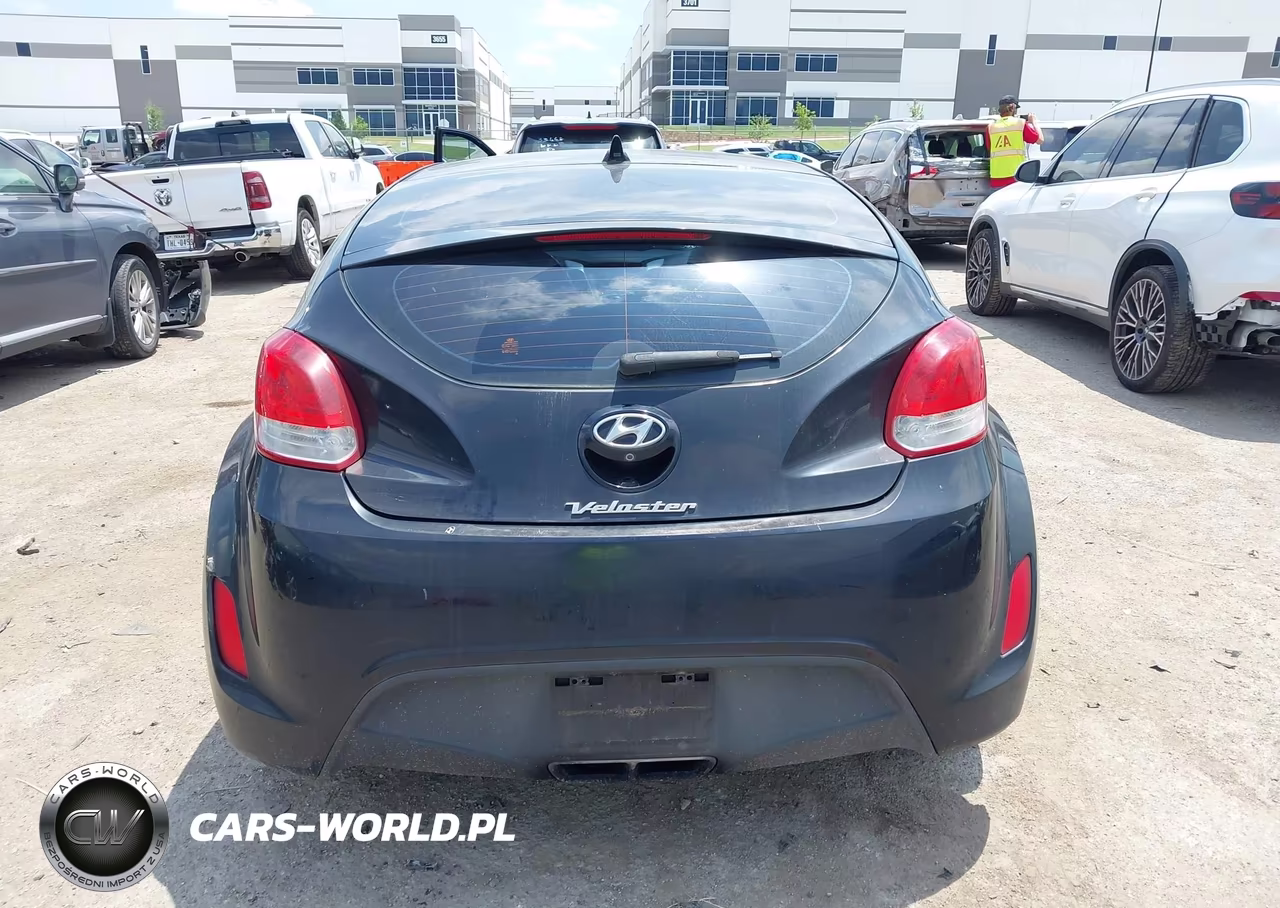 2016 Hyundai Veloster VIN:KMHTC6AD3GU256821 - 16