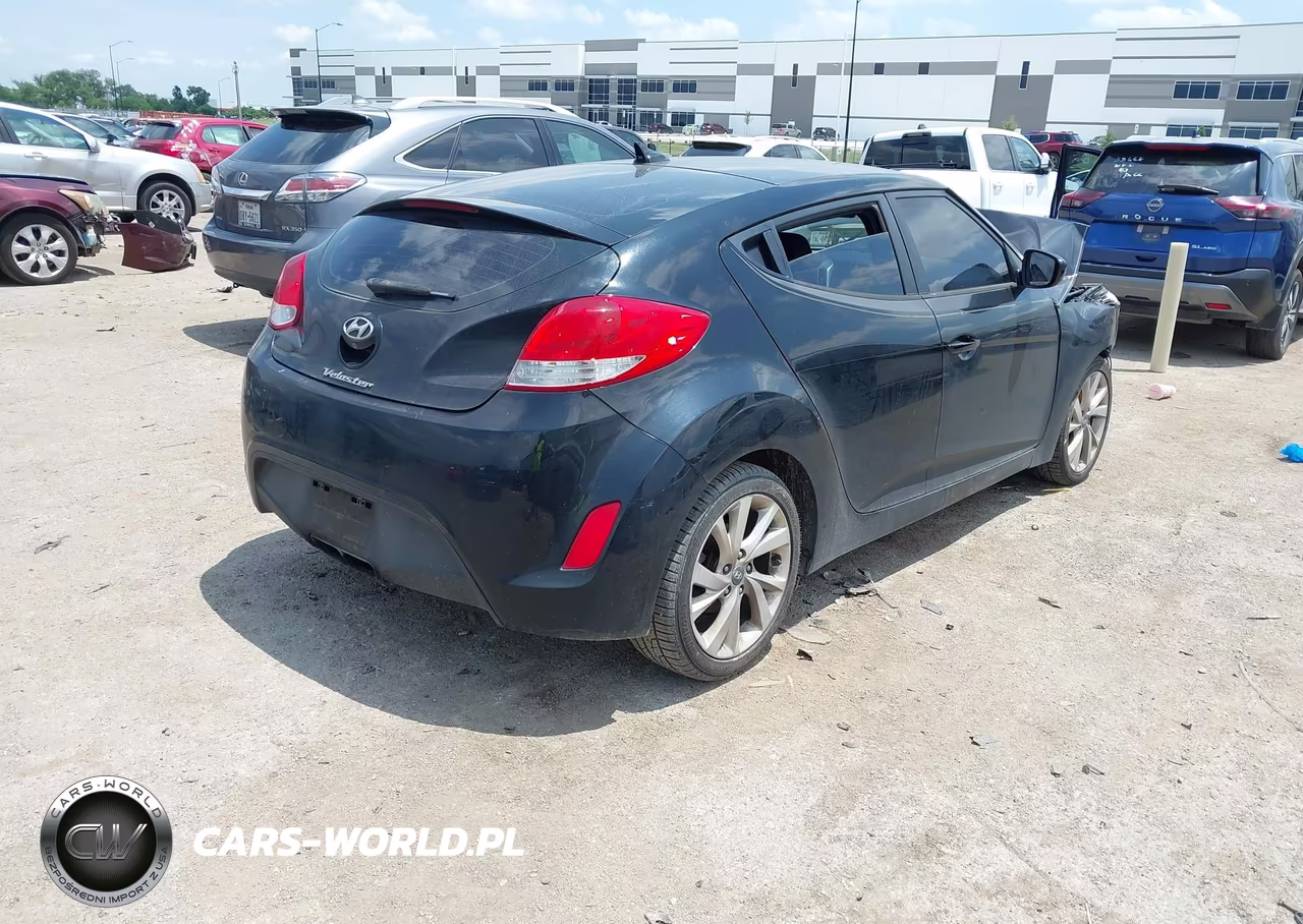 2016 Hyundai Veloster VIN:KMHTC6AD3GU256821 - 4