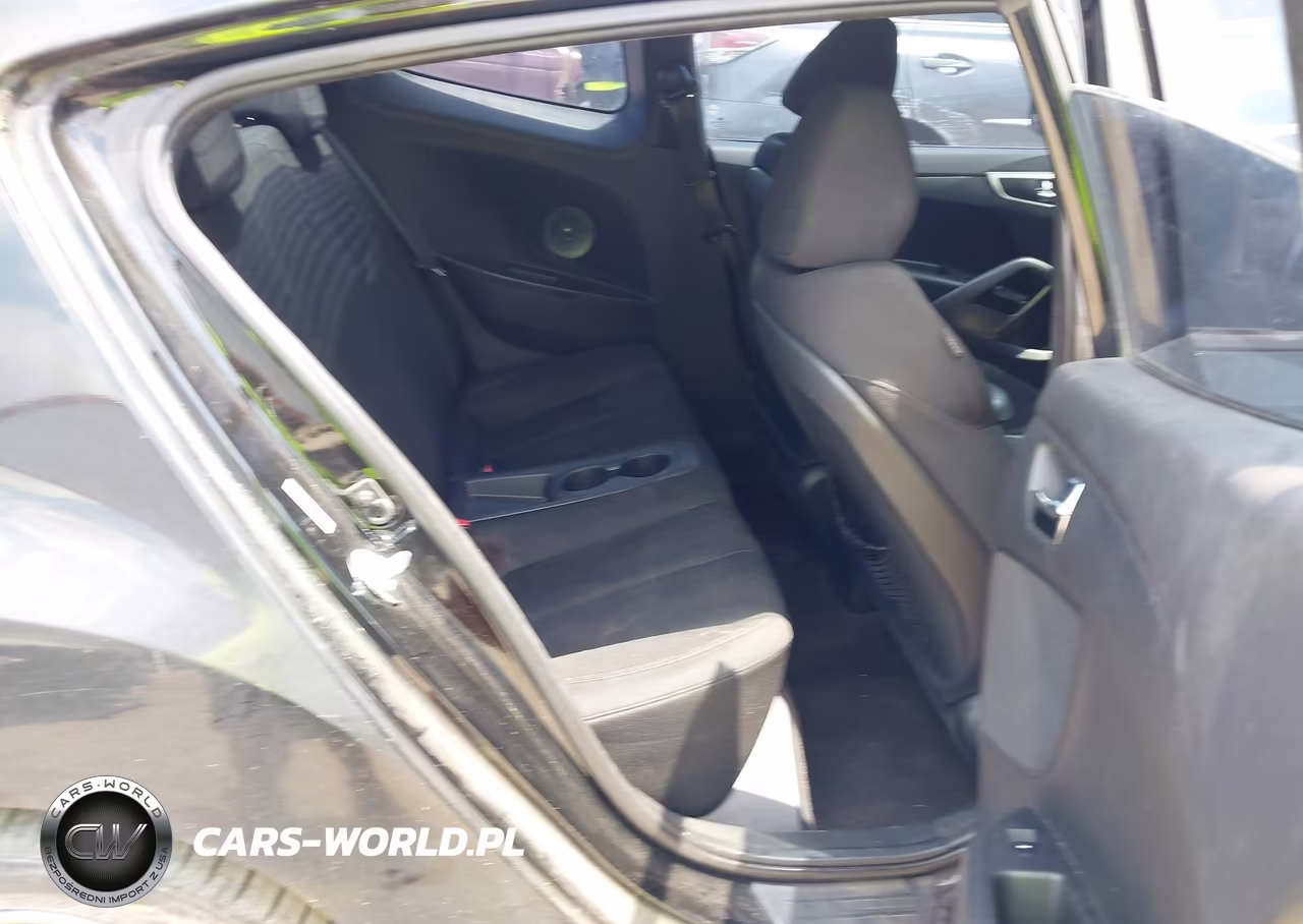 2016 Hyundai Veloster VIN:KMHTC6AD3GU256821 - 8