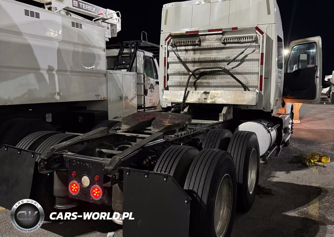 2018 International Lt VIN:3HSDZAPR9JN247695 - 4