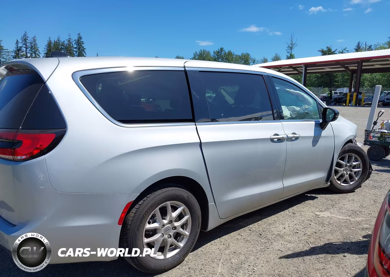 2024 Chrysler Pacifica Touring L VIN:2C4RC1BG4RR132972 - 14